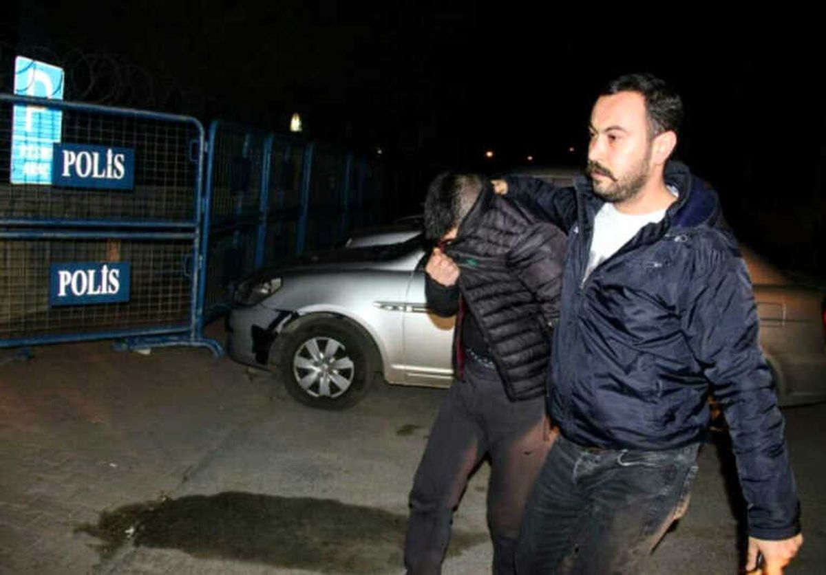 Çaldığı Çikolatayı Yerken Yakalandı