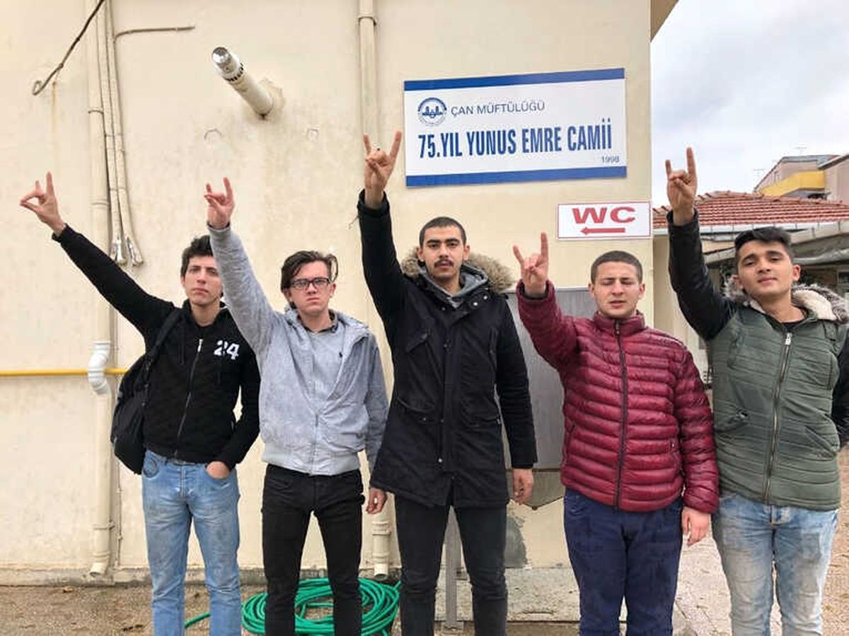 Çan Ülkü Ocakları Camileri Temizliyor