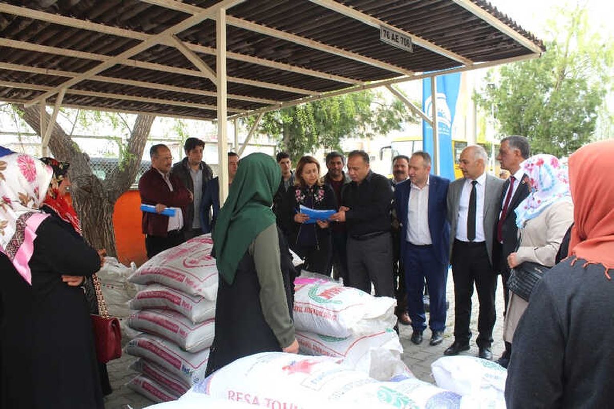 Çiftçiye Nohut Tohumu ve Gübre Dağıtıldı