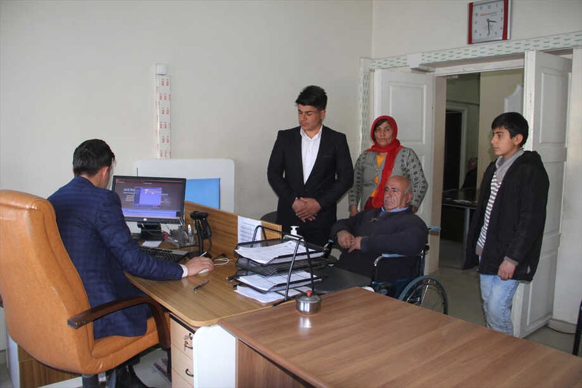 Engelliler İçin Hükümet Konağına Tekerlekli Sandalye Alındı