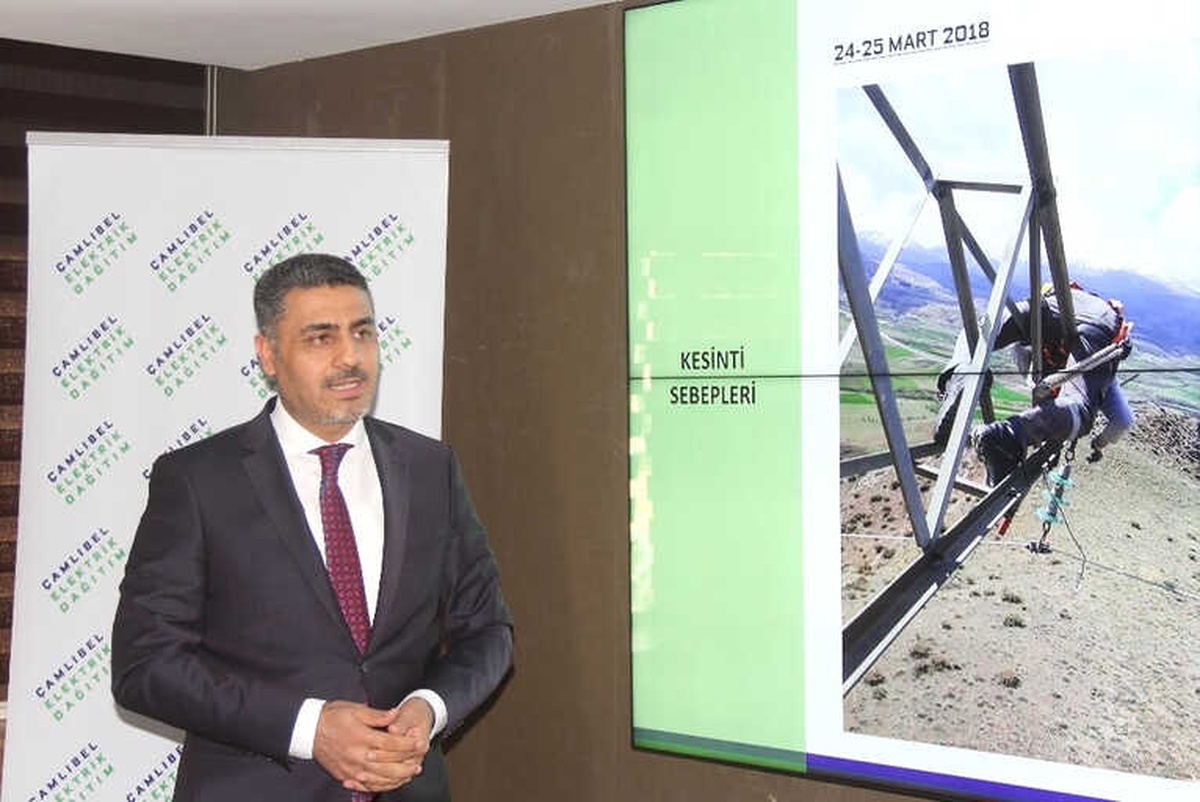 Fırtına Sivas, Yozgat ve Tokat\'ta 113 Elektrik Direğini Devirdi