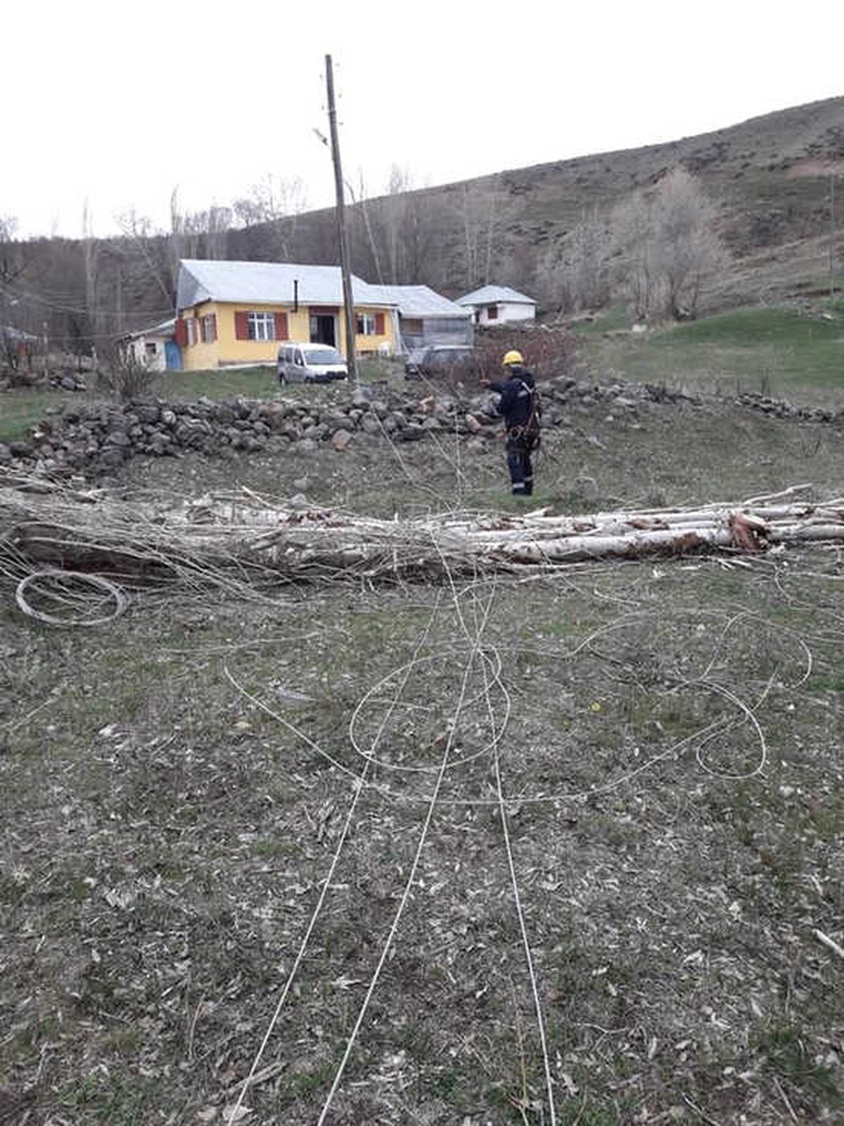 Fırtınalı Havada Yüksek Gerilim Hattındaki Elektrik Arızası Giderildi.