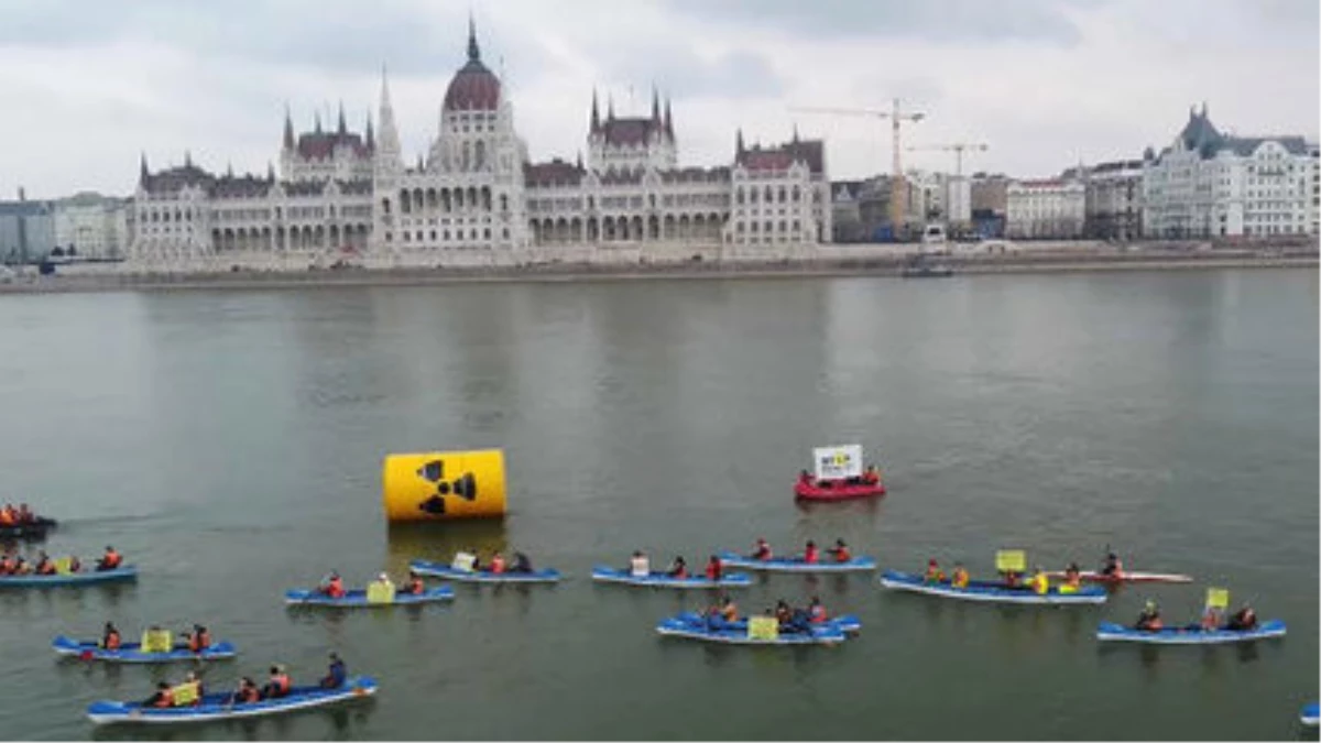 Greenpeace\'ten Macaristan\'da Nükleer Protestosu