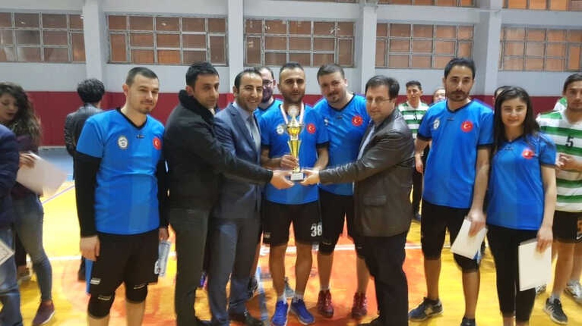 Hakkari\'de \'Öğretmenler Arası Voleybol Turnuvası\' Sona Erdi
