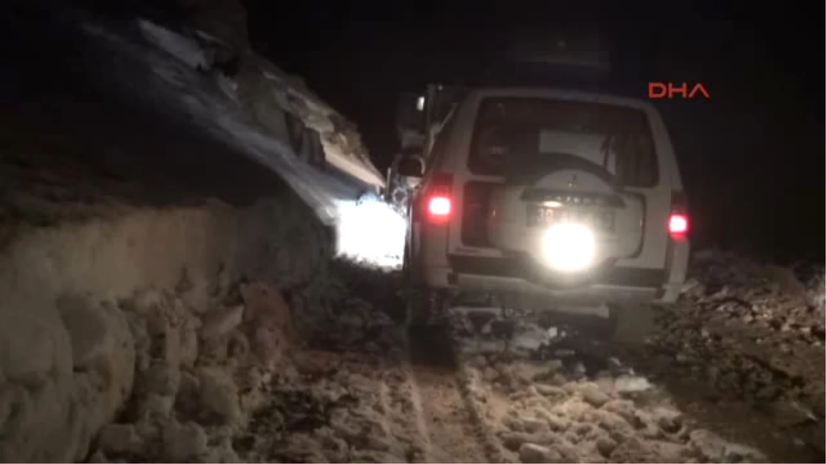 Hakkari-Nurgül, 3 Kilometre Battaniye ile Taşınarak Ambulansa Ulaştırıldı