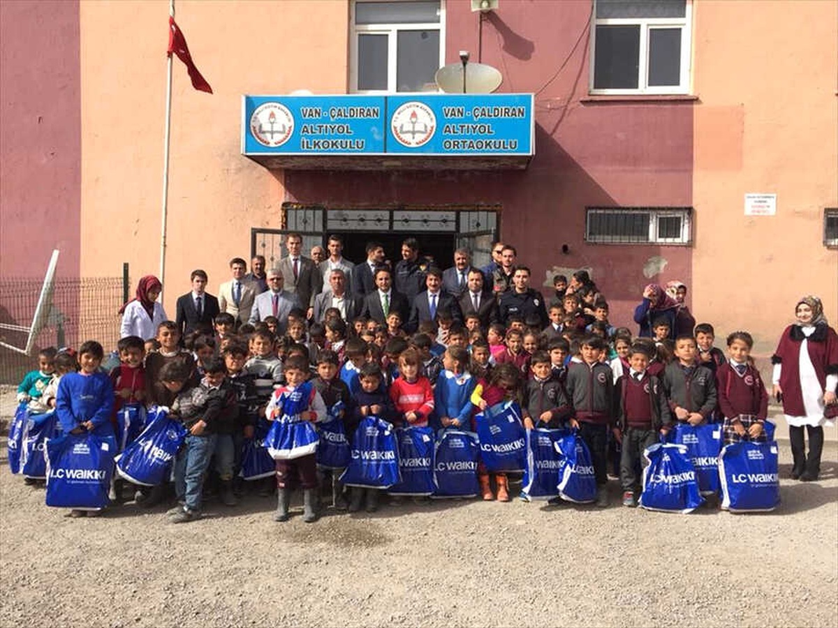 Kaymakam Dundar\'ın Okul Ziyareti