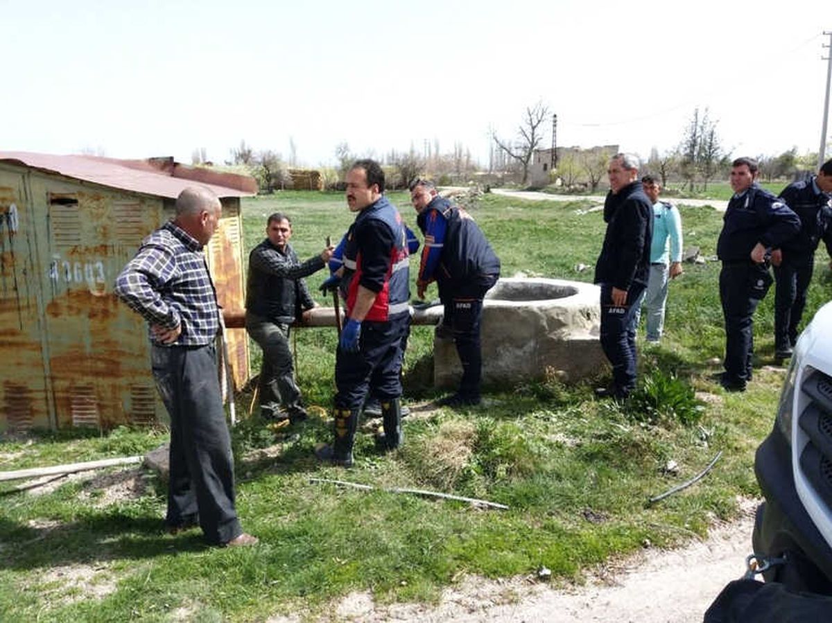 Kuyuya Düşen Koyunu Ekipler Kurtardı