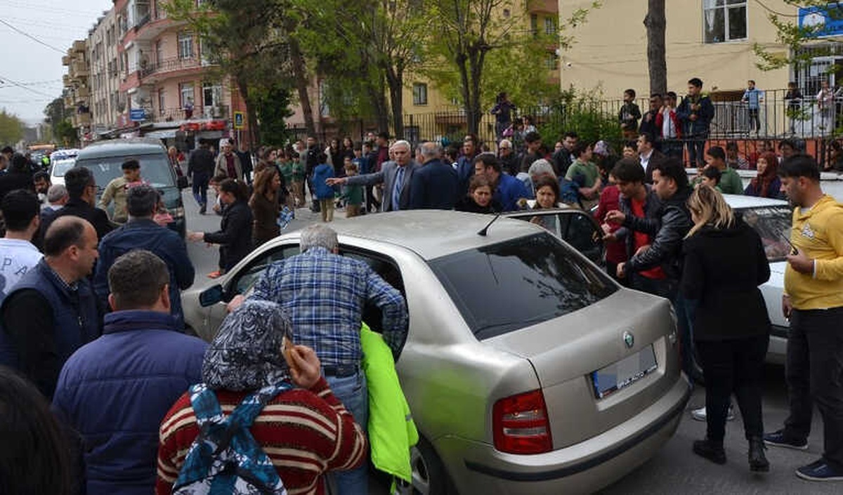 Milas\'ta Trafik Kazası, Yaralanan Öğrenci Hastaneye Kaldırıldı
