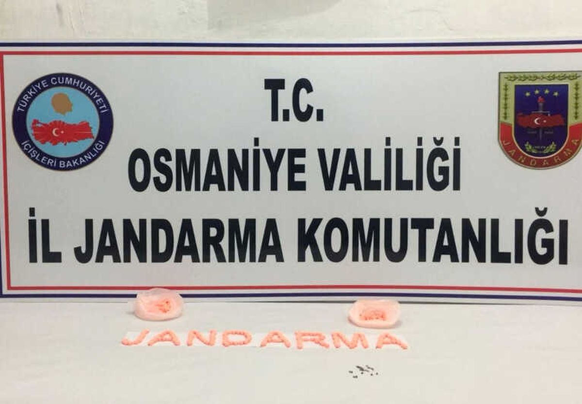 Otomobilden Atılan Poşetlerden 386 Adet Uyuşturucu Hap Çıktı