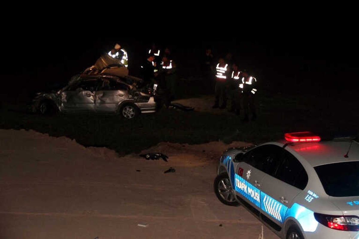 Polis ve Askerlerin Bulunduğu Otomobil Şarampole Yuvarlandı: 1 Şehit