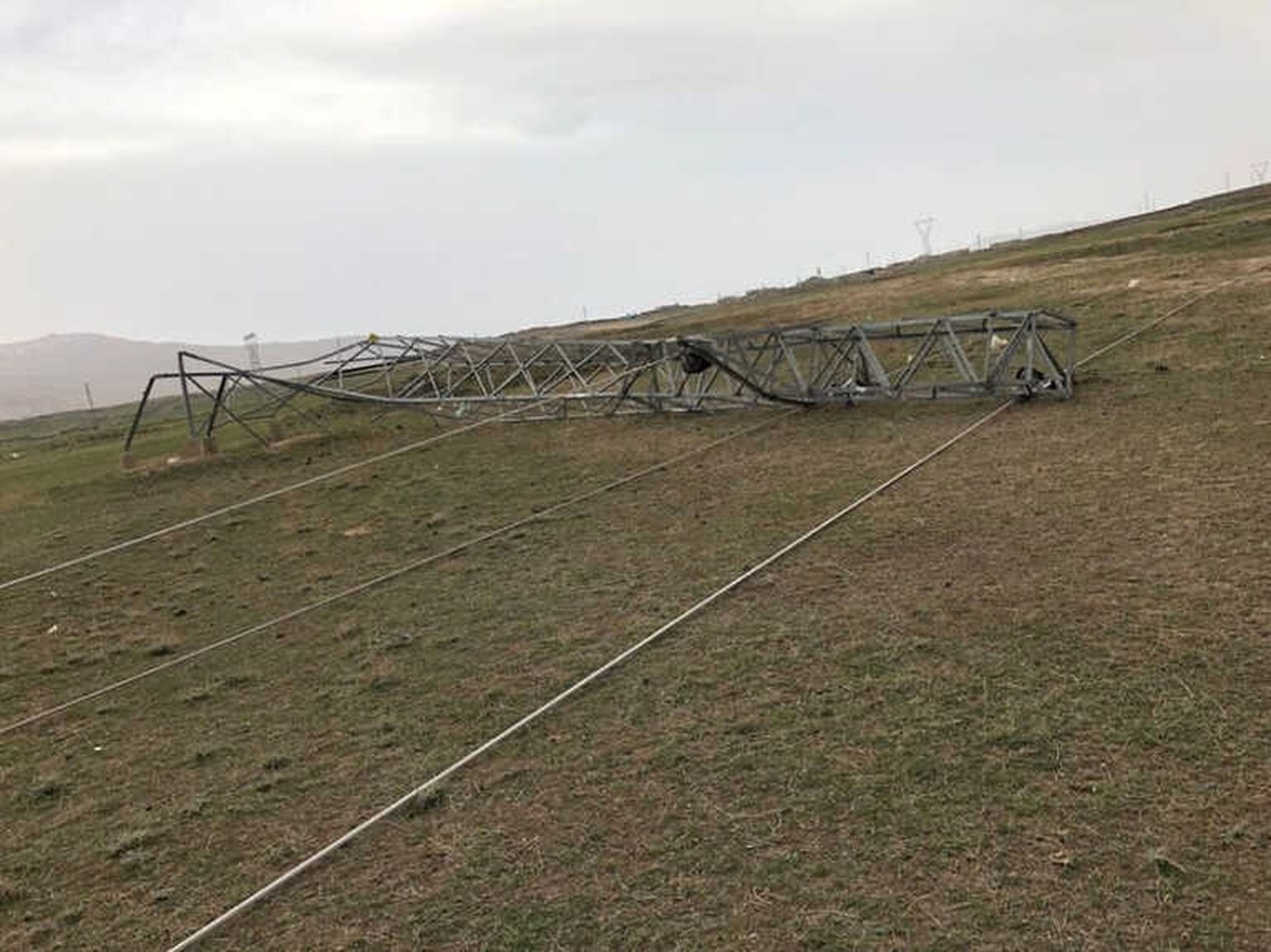 Şiddetli Fırtına Elektrik Hatlarına Zarar Verdi