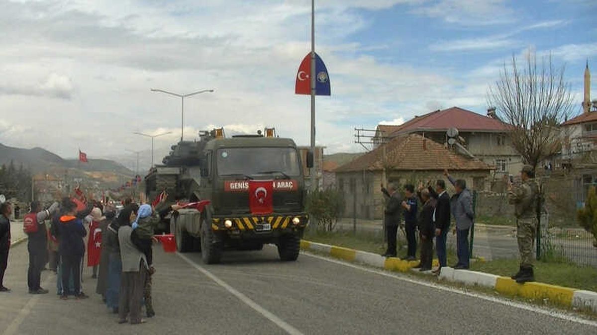 Sınıra Zırhlı Araç Sevkıyatı