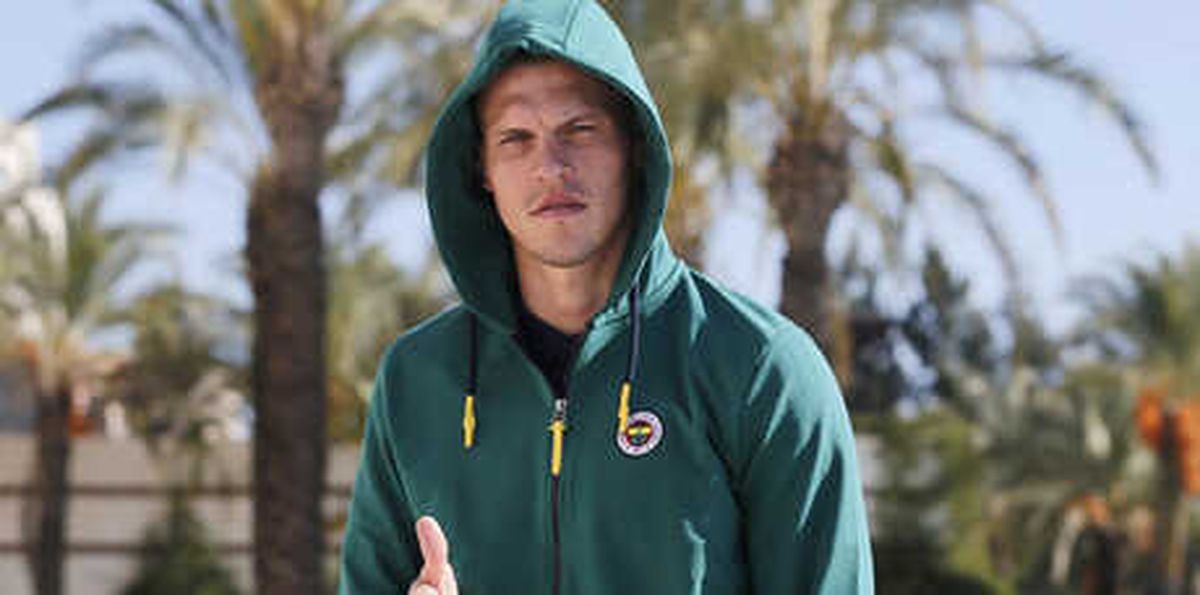 Slovakya\'dan Açıklama! \'Skrtel\'in Durumu...\'