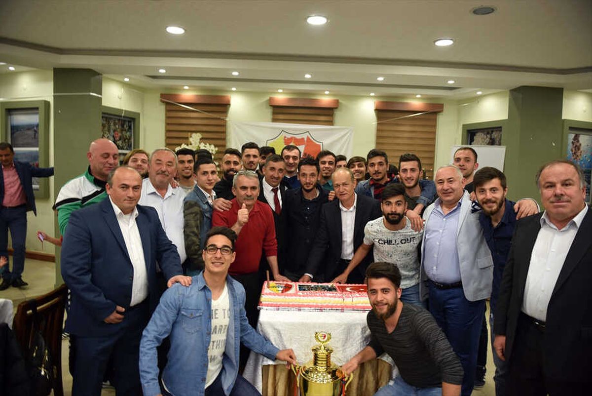 Taşköprüspor\'da Şampiyonluk Kutlaması