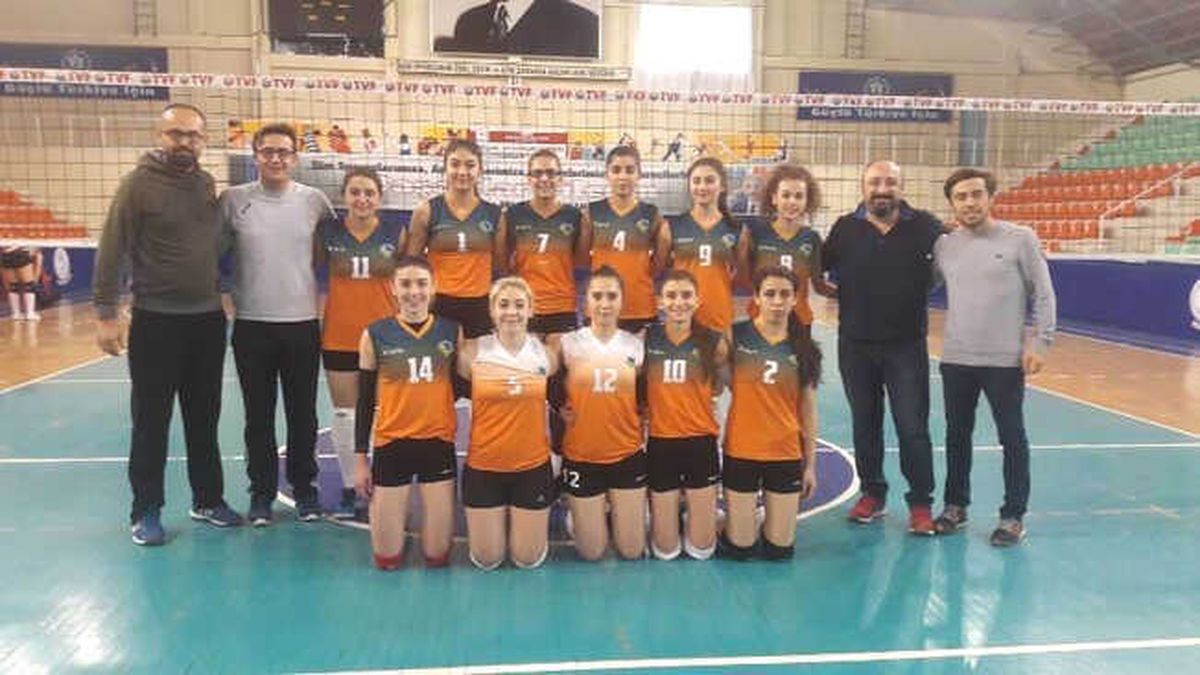 Ünilig Voleybol Takımı Türkiye Finalinde Aeü\'ni Temsil Edecek