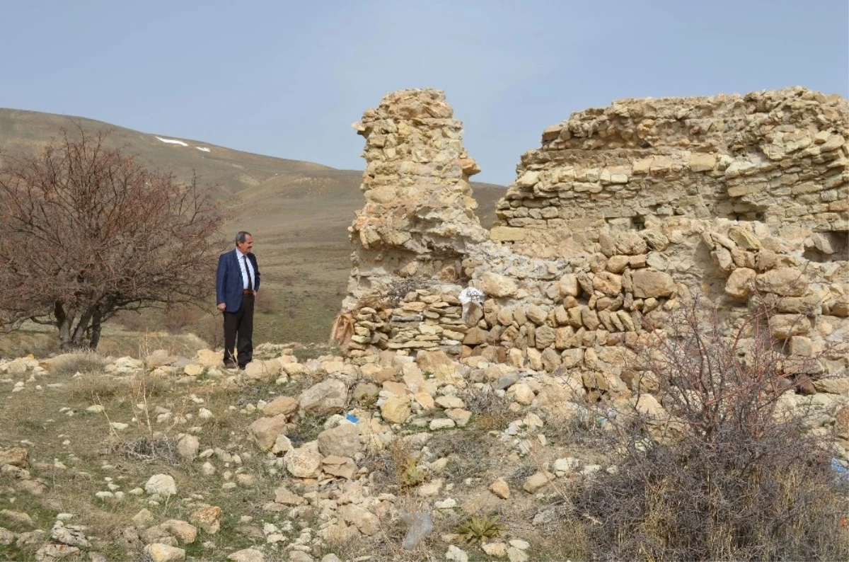 Adilcevaz\'daki 600 Yıllık Kilise ile Kef Kalesi Turizme Kazandırılacak