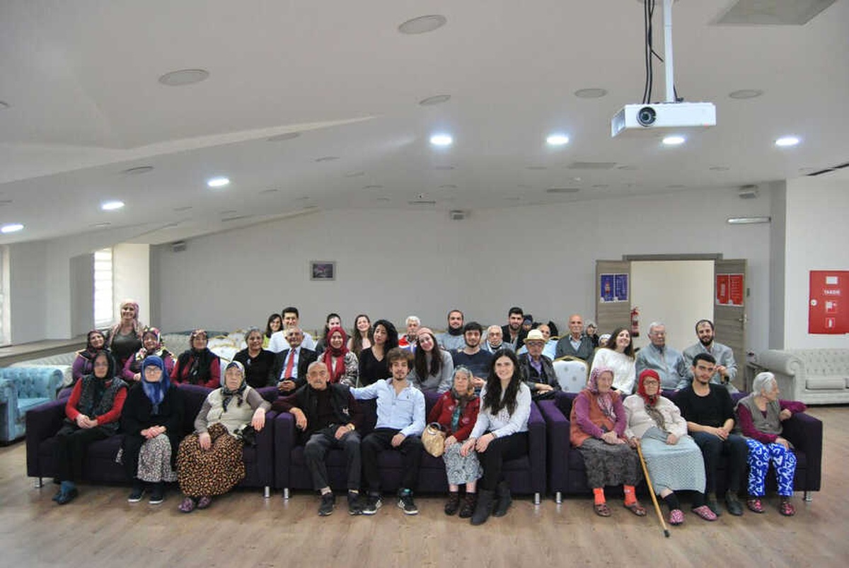 AHBAP Kocaeli Yaşlılar İçin Sahnede