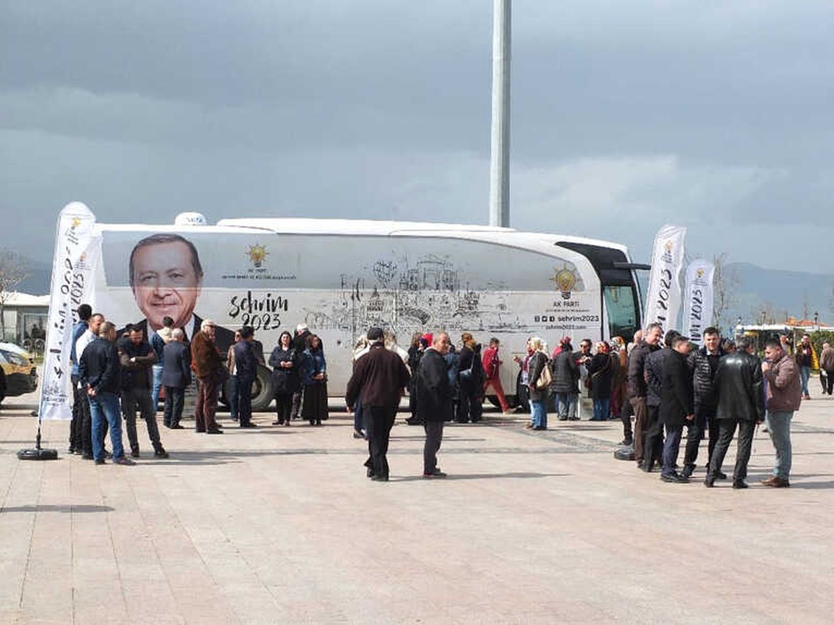 AK Parti Şehrim 2023 Otobüsü Bandırma\'da