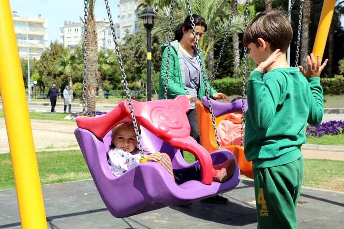 Antalya \'Çocuk Parklarına Kamera Konsun\' Dedi