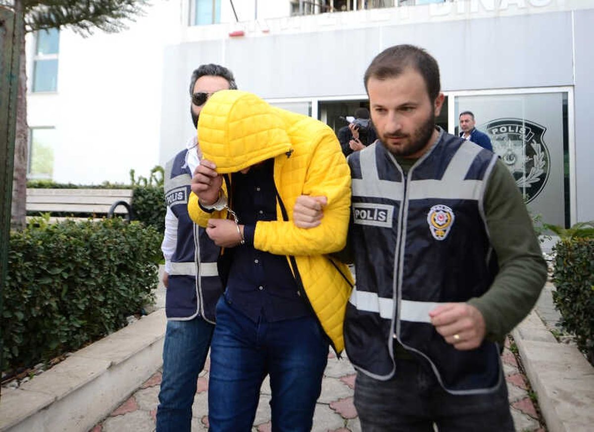 Antalya\'da Otomobil Dolandırıcılığı: 5 Gözaltı