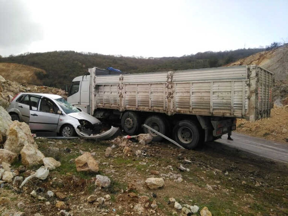 Balıkesir\'de Trafik Kazası: 2 Ölü