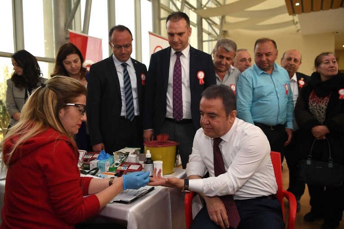 Başkan Böcek\'ten Kan Bağışına Destek