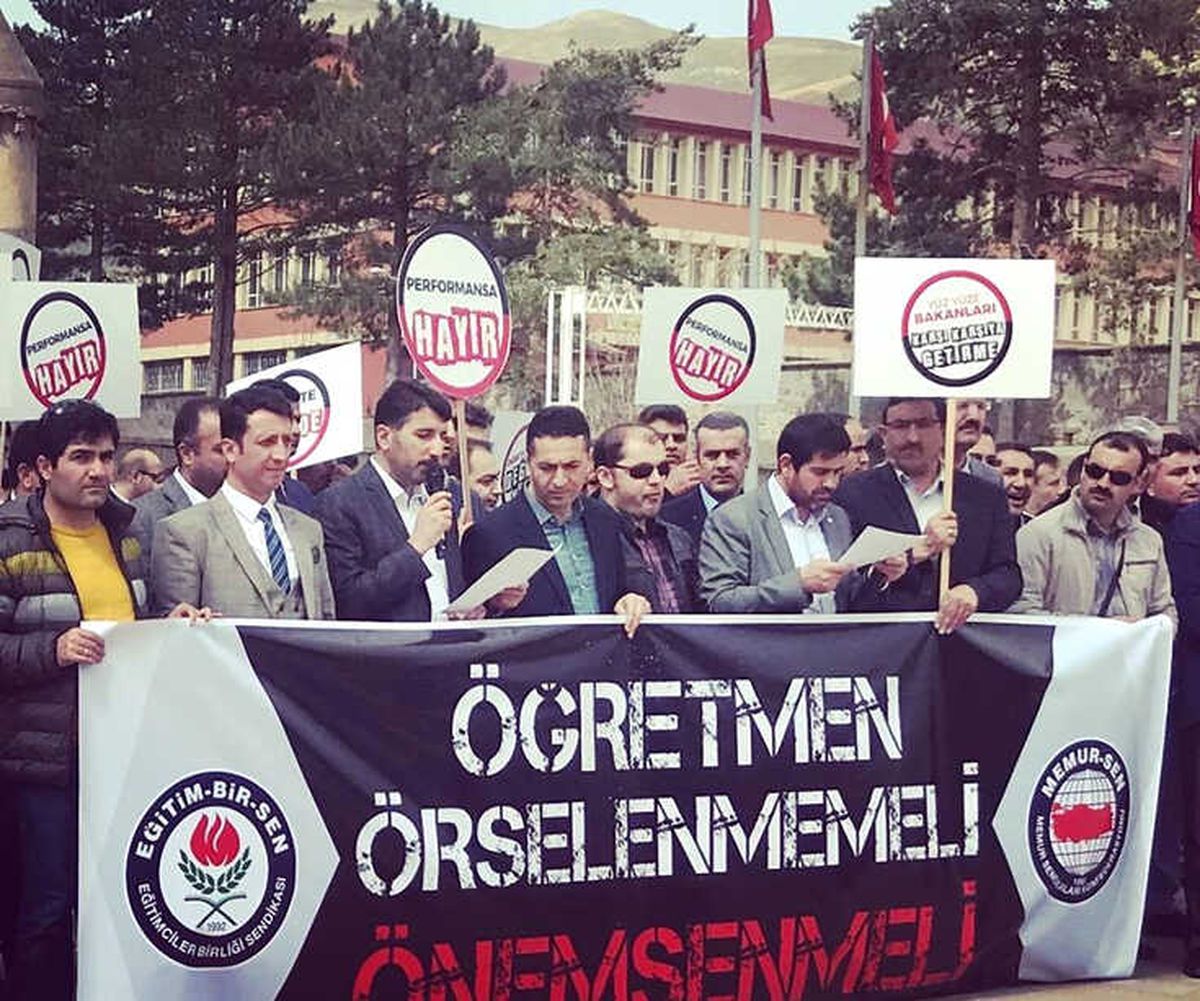 Eğitim-Bir-Sen\'den Basın Açıklaması