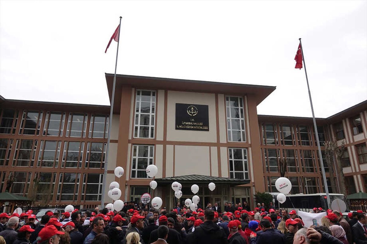 Eğitim-Bir-Sen "Performans Değerlendirme" Sistemini Protesto Etti