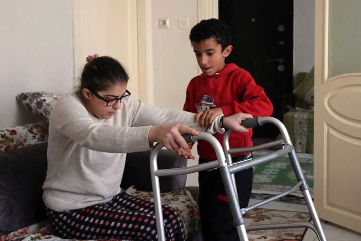 Engelli Annenin Tek İsteği Oğlunun 23 Nisan\'daki Gösterisini İzlemek