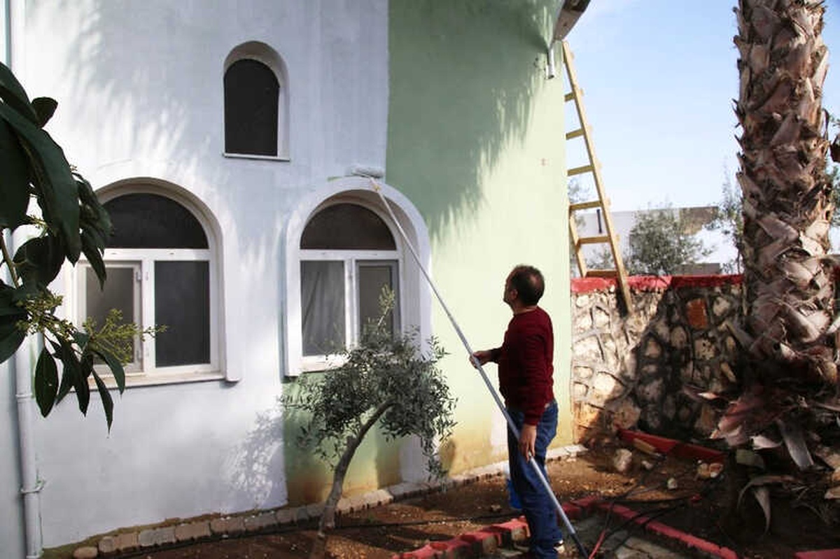 Erdemli\'de Camilerin Temizliği Sürüyor