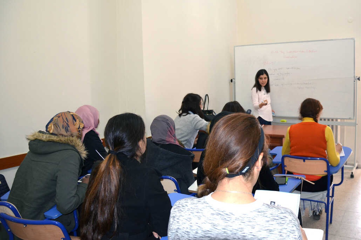 Esmek\'ten Evde Çocuk Bakıcılığı Kursu