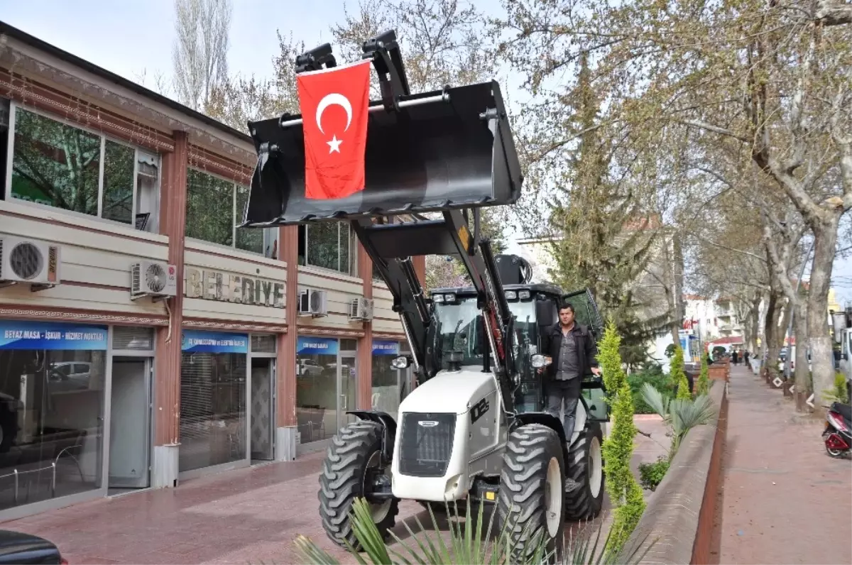 Gölbaşı Belediyesine Yeni İş Makinesi