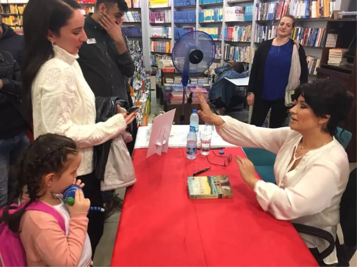 İclal Aydın Forum Trabzon\'da Sevenleriyle Buluştu