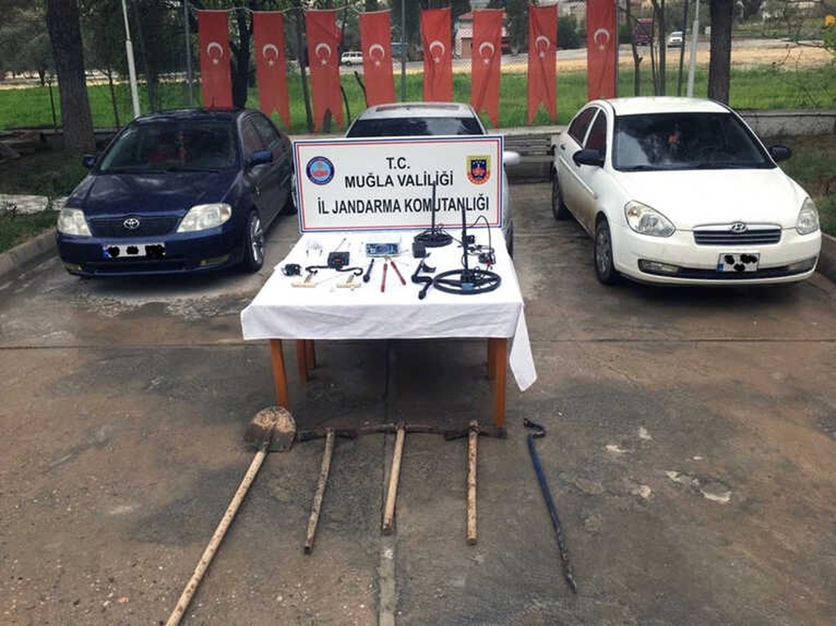 Jandarmadan Kaçak Kazı ve Uyuşturucu Operasyonu