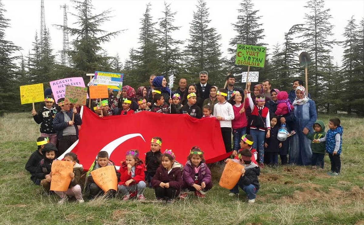 Karakeçili\'de Şehitler İçin Fidan Dikildi