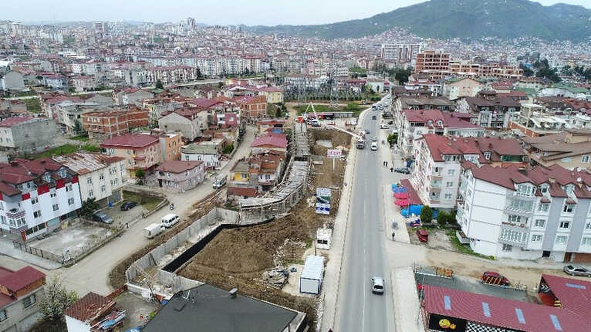 Karşıyaka Pazar\' İnşaatı Devam Ediyor