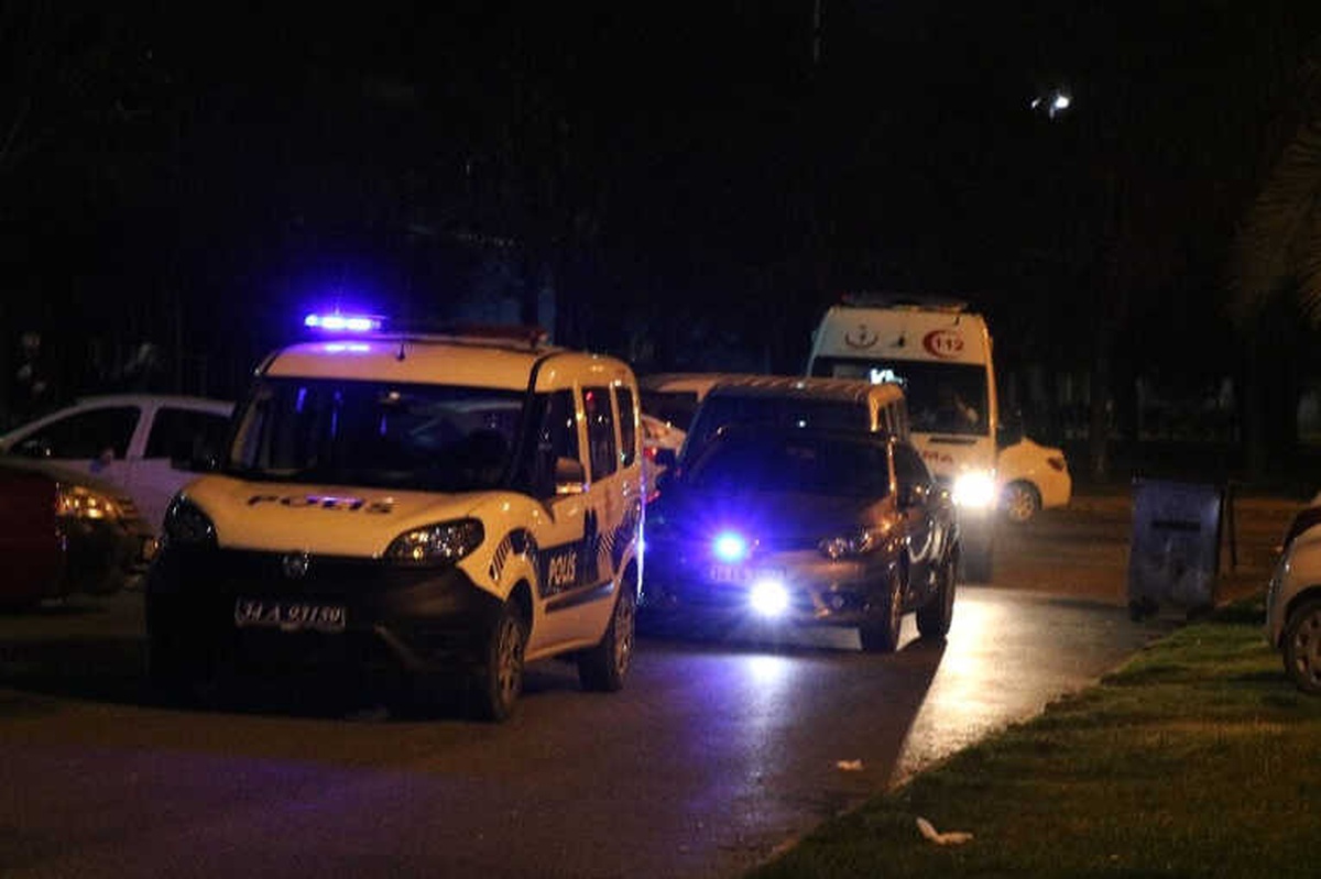 Kartal\'da Laf Atma Kavgası Kanlı Bitti: 2 Yaralı