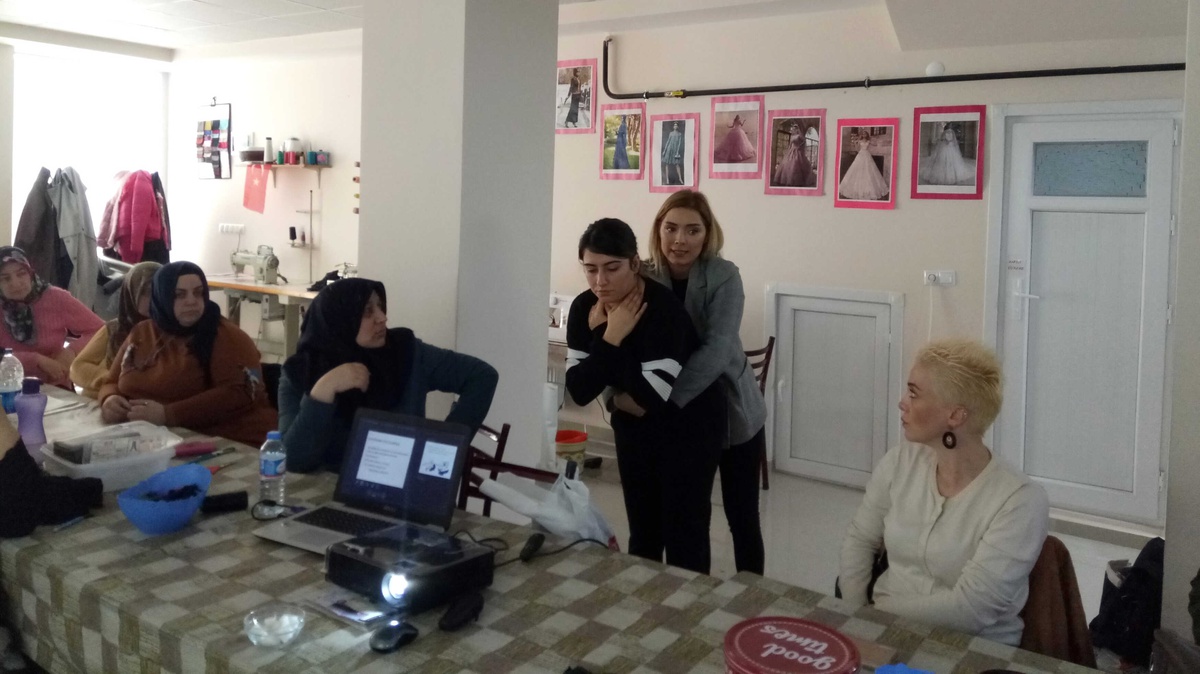 Kartepe\'de Ev Kazaları Eğitimleri