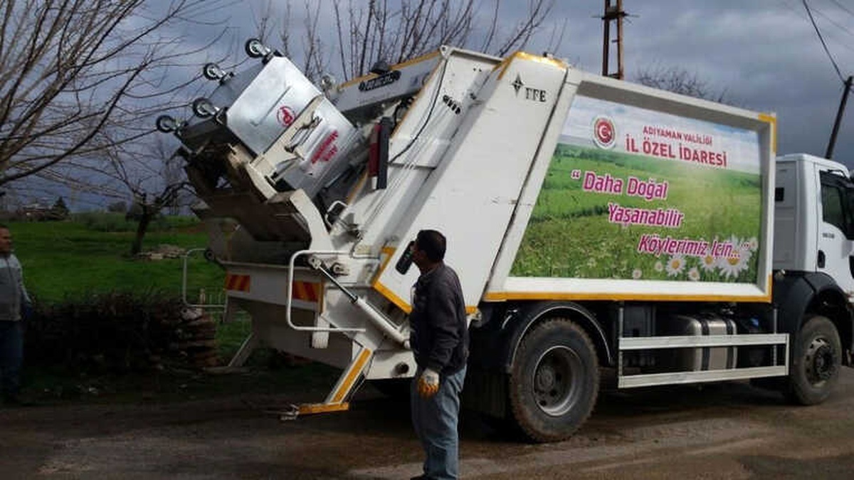 Köylerde Çöpler Düzenli Olarak Toplanıyor