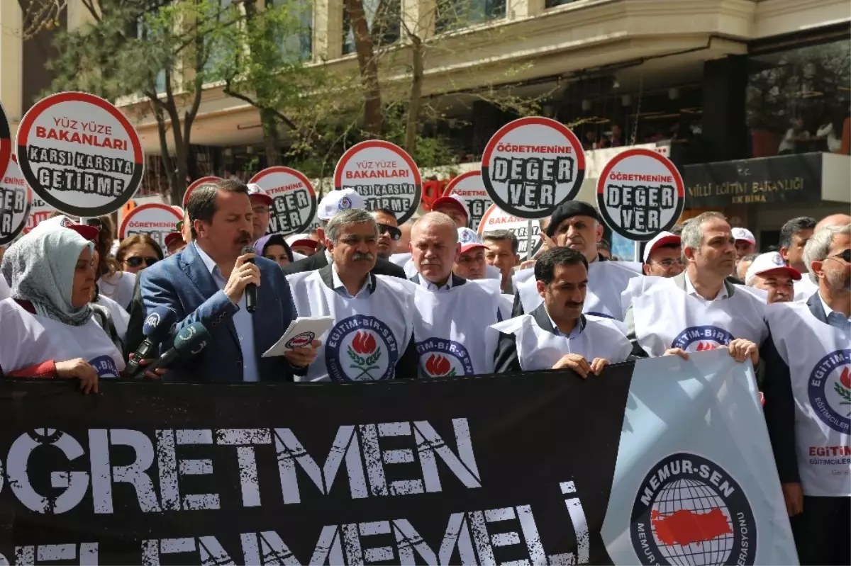 Memur-Sen "Performans Değerlendirme Sistemi"Ni Protesto Etti