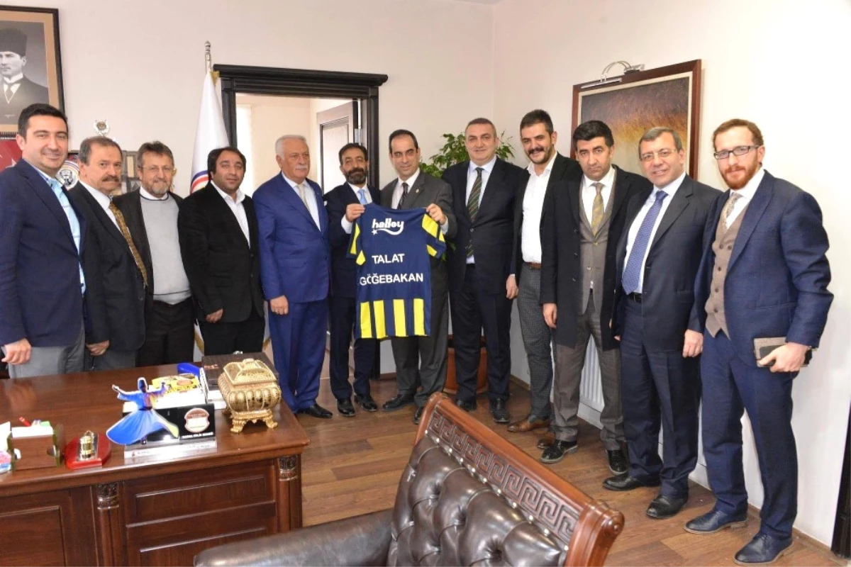 Mosturoğlu\'ndan Göğebakan\'a Fenerbahçe Forması