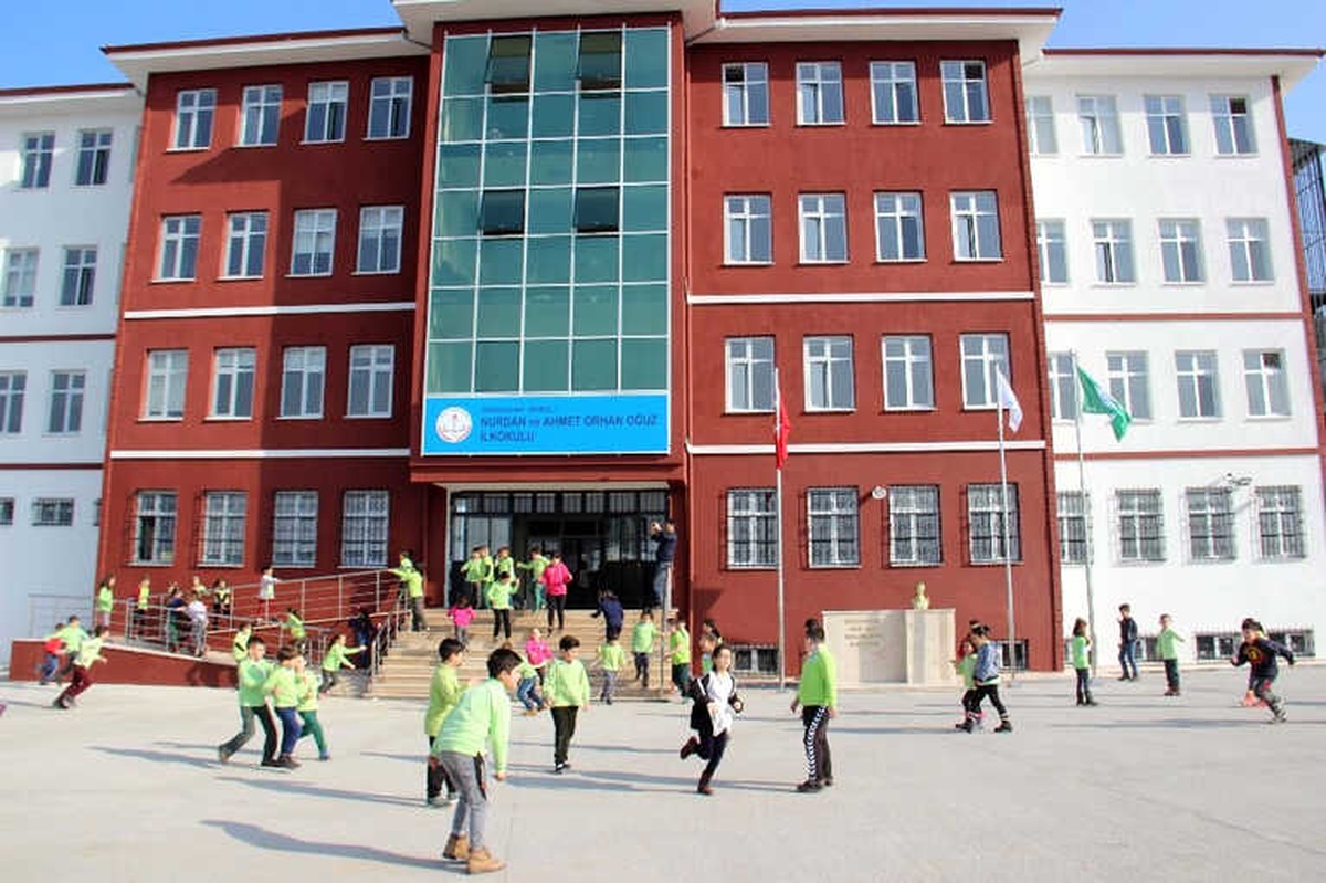 Okul Önündeki Yol Verme Kavgası Kanlı Bitti: 2 Yaralı