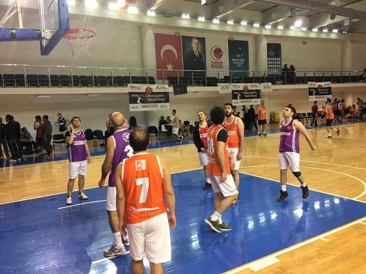 Osman Aşkın Bak, Basketbol Turnuvasına Katılan Medya Çalışanlarına Meydan Okudu