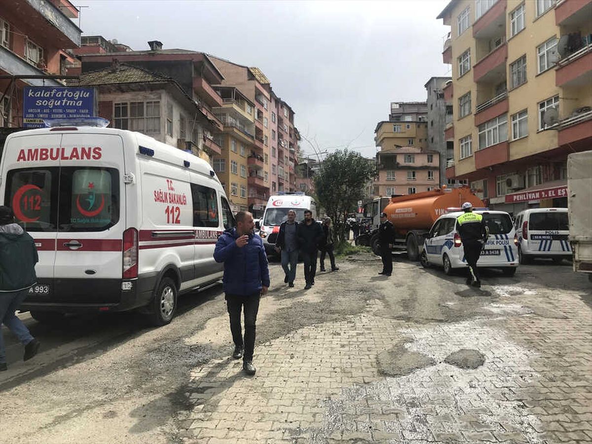 Rize\'de Silahlı Kavga: 3 Yaralı