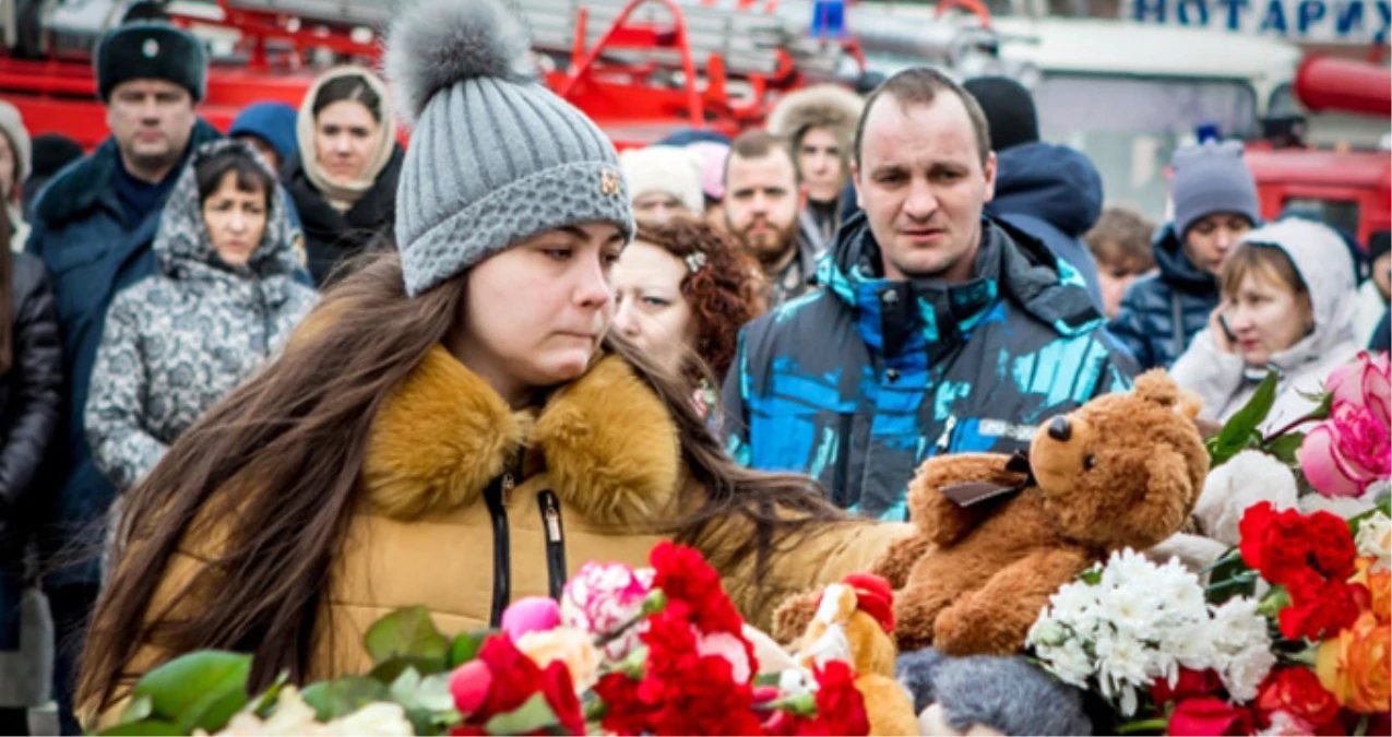 Rusya\'da Halk, İhmal Sebebiyle 67 Kişiye Mezar Olan AVM Yangınını Protesto Etmek İçin Sokaklarda