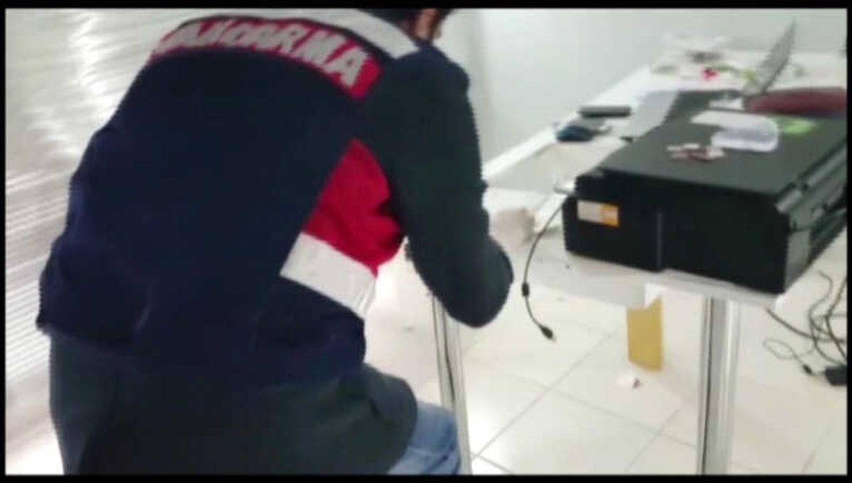Terör Örgütü Üyelerine Sahte Kimlik Düzenleyen Çeteye Jandarmadan Baskın