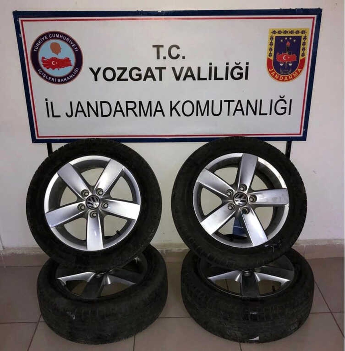 Yozgat\'ta Lastik ve Jant Hırsızları Tutuklandı