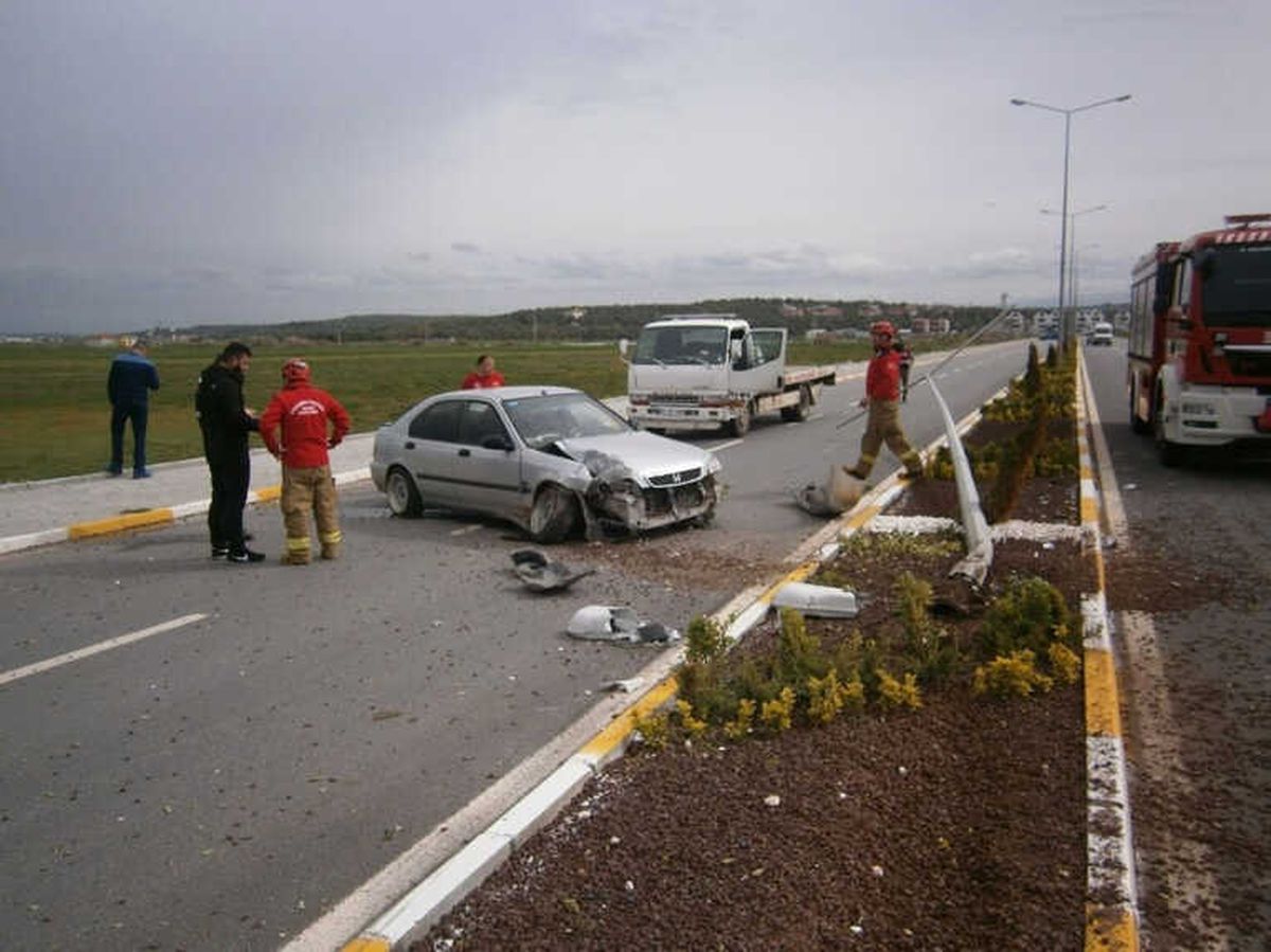 Ayvalık\'ta Kaza: 2 Yaralı