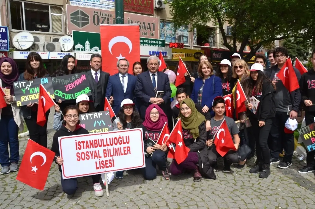 Balıkesir\'de Kütüphaneler Haftasına Renkli Kutlama