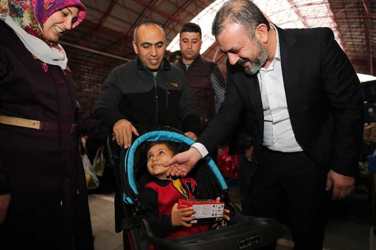 Başkan Ercan Pazar Esnafıyla Bir Araya Geldi